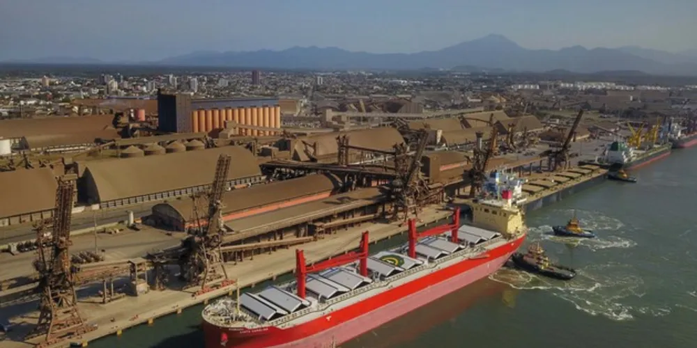 Neste ano, cerca de 1,18 milhão de toneladas de cargas foram movimentadas pelo Porto de Paranaguá com destino a outros estados brasileiros.