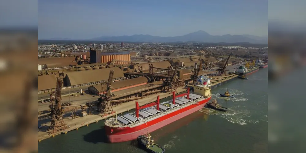Neste ano, cerca de 1,18 milhão de toneladas de cargas foram movimentadas pelo Porto de Paranaguá com destino a outros estados brasileiros.