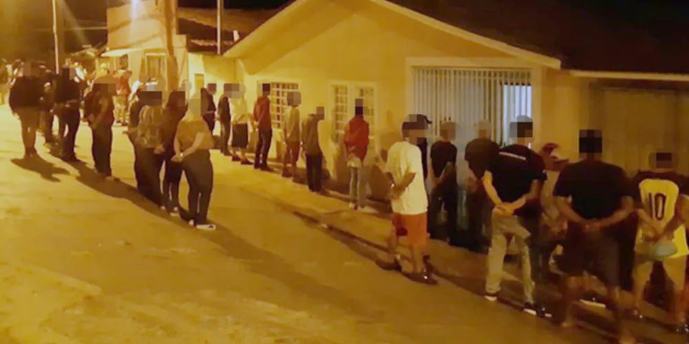 Treze pessoas foram conduzidas à delegacia da Polícia Civil por diferentes irregularidades