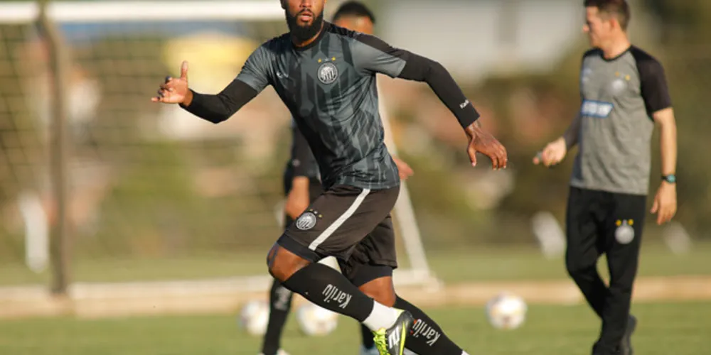 Fantasma treina pensando no duelo contra o Juventude, na próxima terça, fora de casa