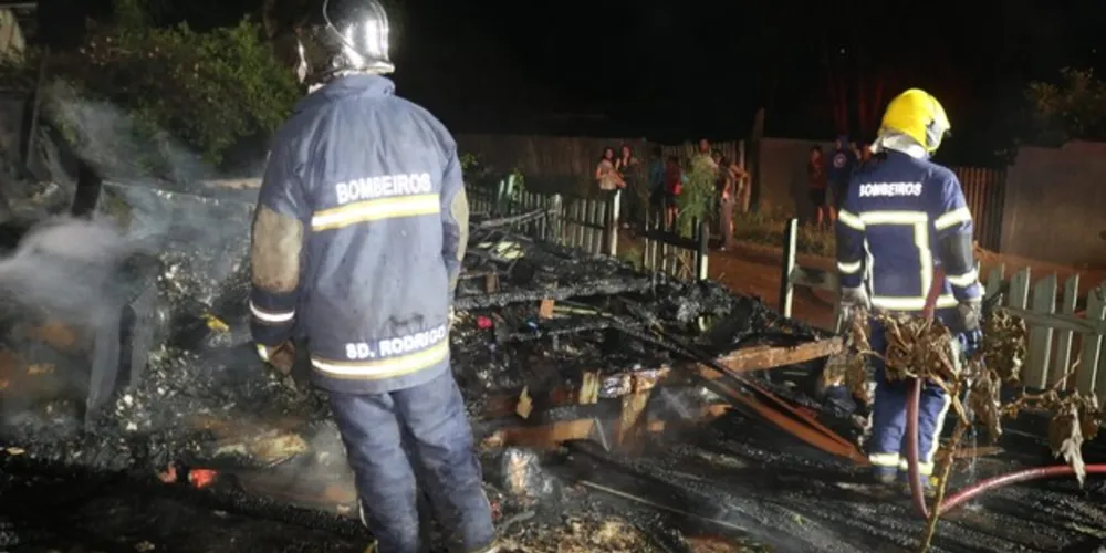 Ainda não há informações sobre o que teria provocado o início do incêndio