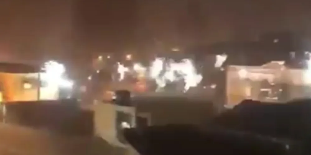 Imagem ilustrativa da imagem Curto-circuito em postes assusta moradores