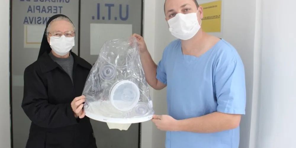 Irmã Margarida Hlatchuk e fisioterapeuta Jeferson Langoski