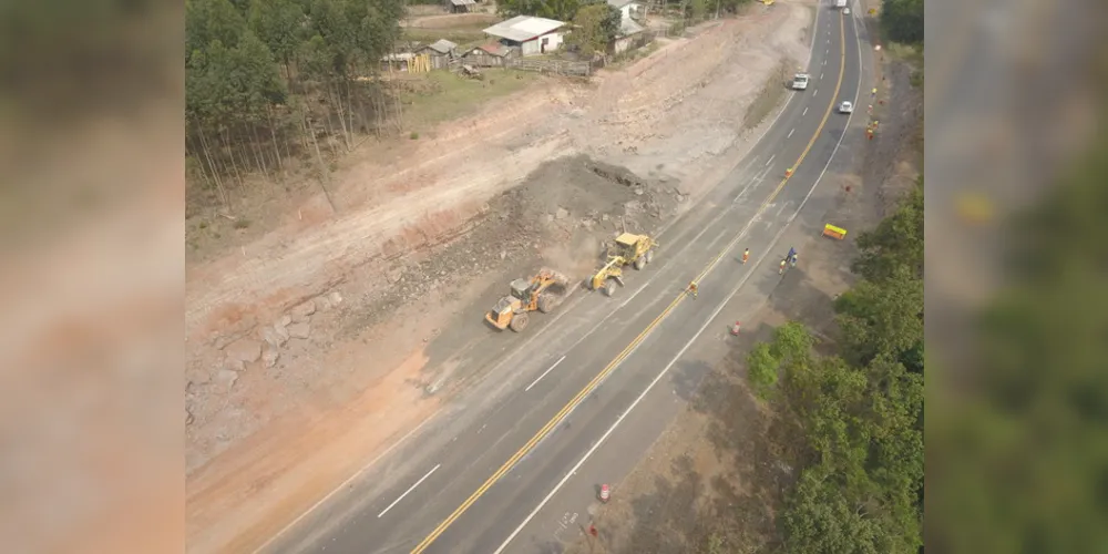 Desmonte de rochas acontece no trecho próximo à localidade de ‘Bairro dos França'