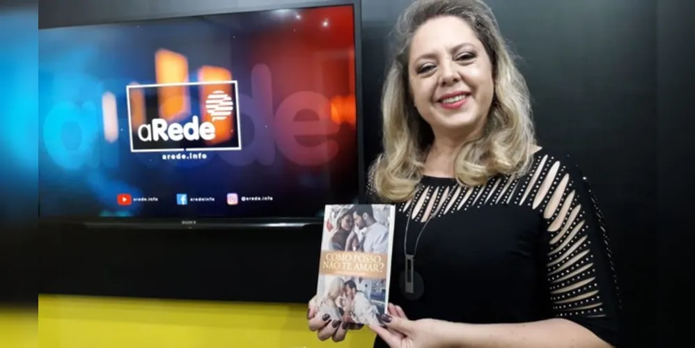 Imagem ilustrativa da imagem Escritora supera depressão e lança livro de romance
