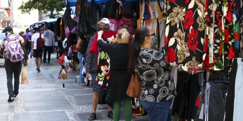 Os trabalhadores do setor privado sem carteira assinada receberam 86,1% do habitual contra 85% no mês anterior.