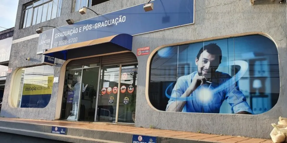 Os polos da Uninter estão localizados na Avenida Carlos Cavalcanti, próximo a Igrejinha de Uvaranas e na Praça Getúlio Vargas, em frente ao Zukão