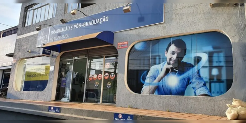 Os polos da Uninter estão localizados na Avenida Carlos Cavalcanti, próximo a Igrejinha de Uvaranas e na Praça Getúlio Vargas, em frente ao Zukão