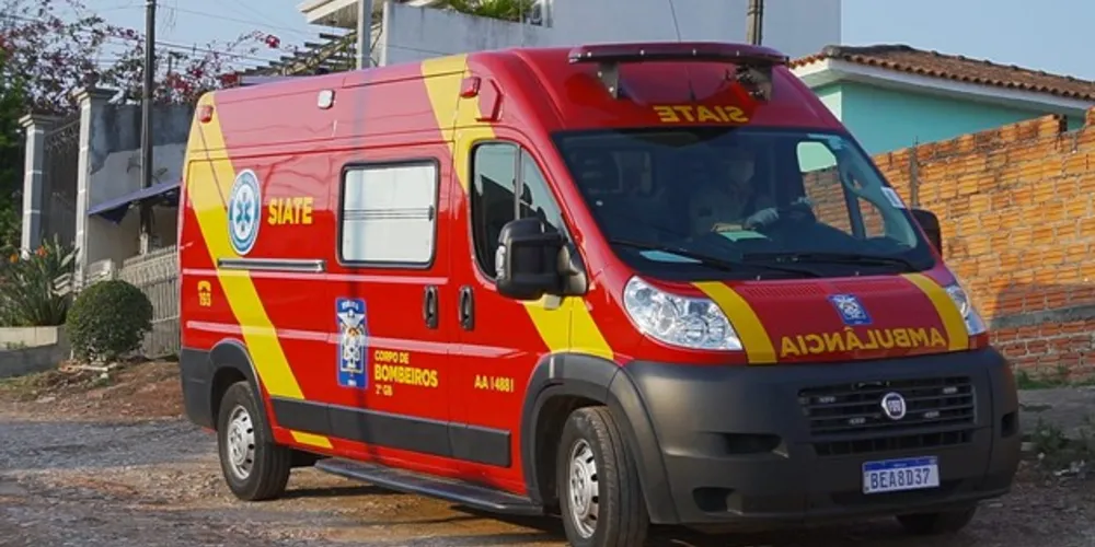 Imagem ilustrativa da imagem Carro cai sobre mecânico em vila de Ponta Grossa
