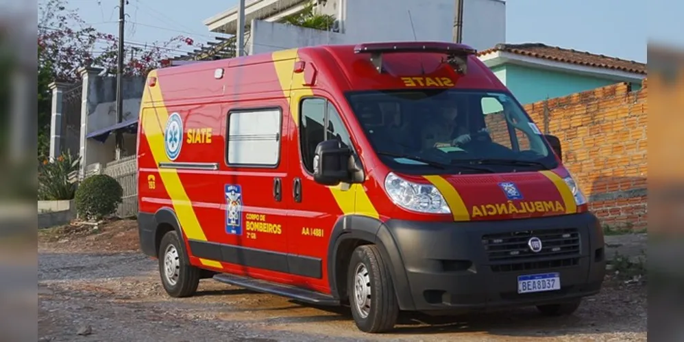 Imagem ilustrativa da imagem Carro cai sobre mecânico em vila de Ponta Grossa