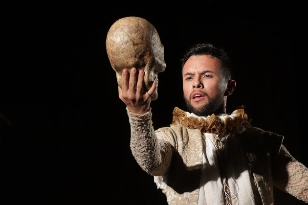 Celebração será online com a reapresentação da peça "Shakespeare: paixão e poesia" pelas redes sociais.