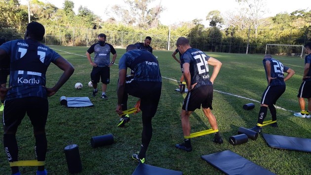 Jogadores do Operário Ferroviário já estão em Minas Gerais na preparação para o jogo de sexta-feira