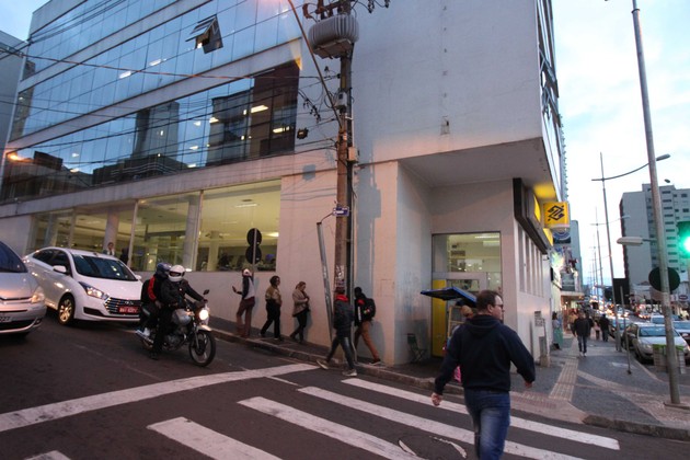 Parte do dinheiro foi sacado de agência do Banco do Brasil na Vicente Machado