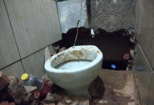 Detentos tinham feito um buraco na parede do banheiro que dava acesso ao lado externo da delegacia