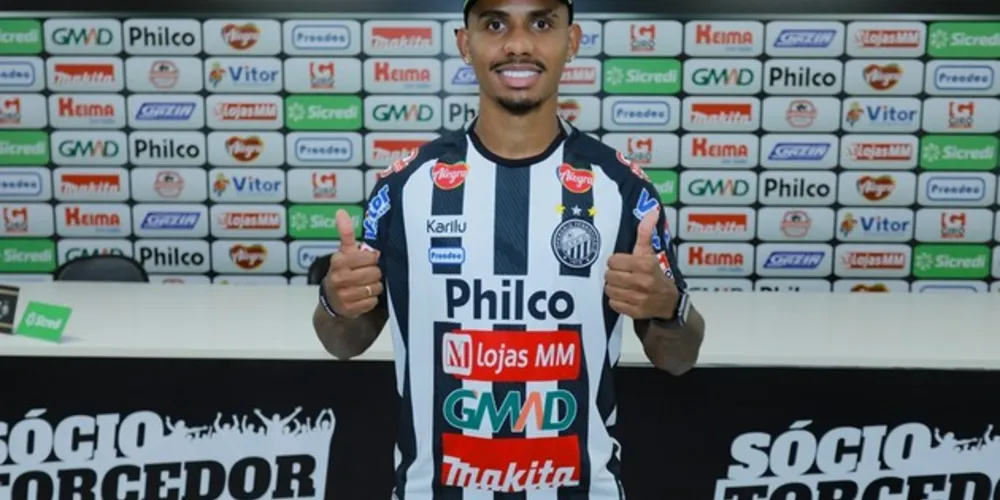O atacante Diego Cardoso, de 26 anos, chegou ao clube na tarde desta quinta-feira