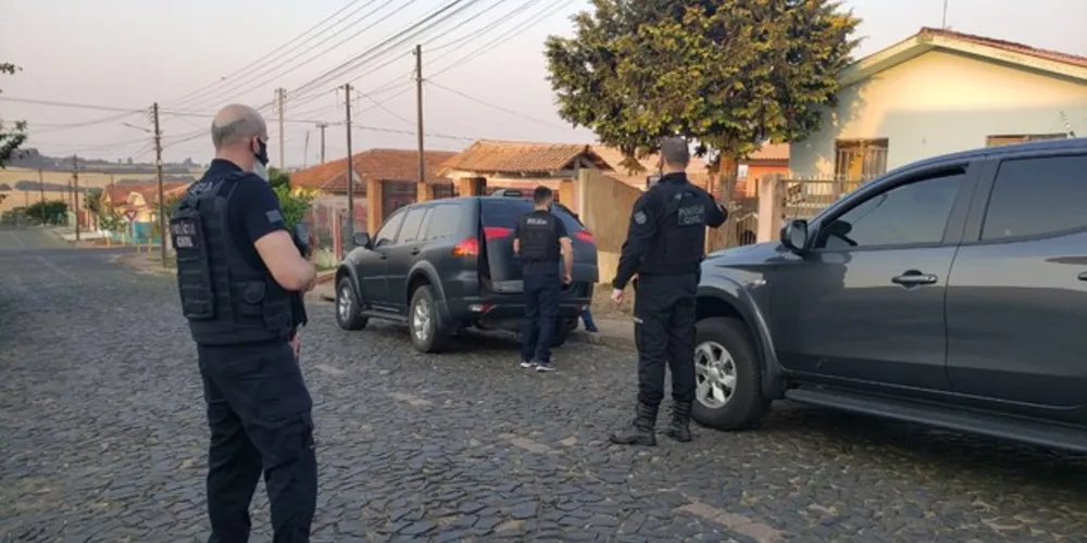 Polícia prendeu oito pessoas por envolvimento com o comércio de drogas em Carambeí e Ponta Grossa