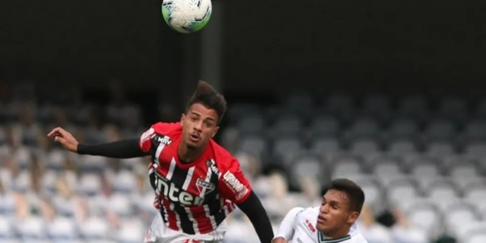 Partida foi disputada neste domingo em Curitiba