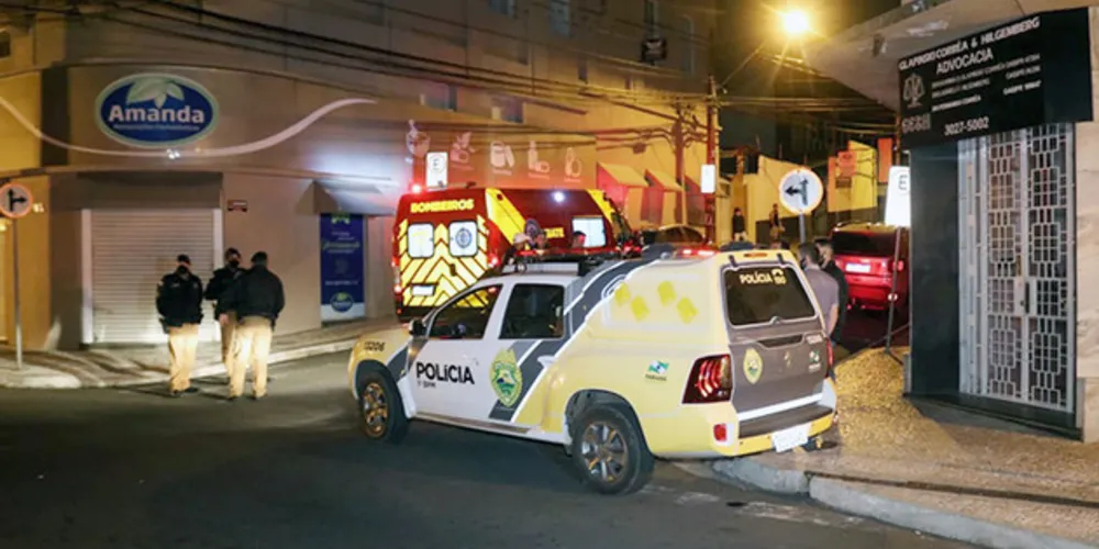 Jovens foram espancados por aproximadamente 20 pessoas, segundo relato de testemunhas