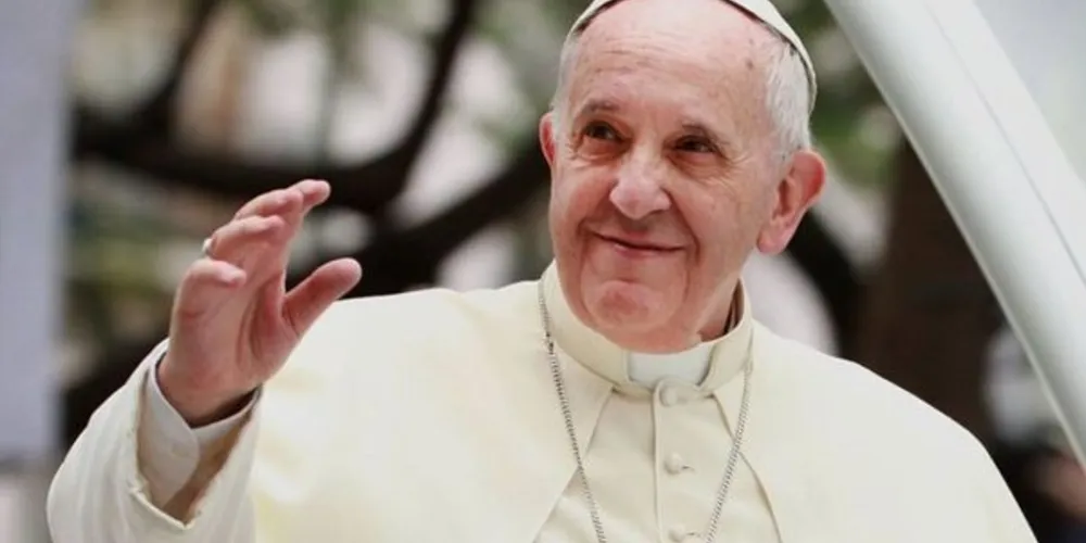 A encíclica assinada pelo papa em Assis no sábado (3) aborda temas como fraternidade, imigração, desigualdade entre ricos e pobres, injustiças econômicas e sociais, desequilíbrios na saúde e a crescente polarização política em muitos países.
