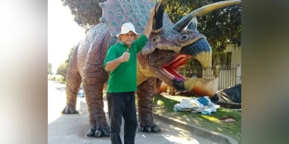 Natural de São Jorge do Ivaí, Alan Carlos Gabriel trabalhou a vida toda na roça, ajudando no plantio e na colheita na região. Mas há sete anos descobriu um dom inusitado, o de produzir bichos gigantes em concreto, como dinossauros.