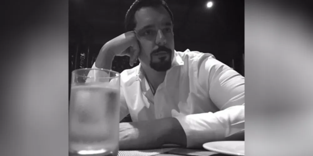 BRINDE A VIDA- O engenheiro mecânico Frederico Justus foi muito cumprimentado na última segunda-feira (5), pela troca de idade. Frederico que atualmente reside em Dubai, é Presidente Regional da Weatherford, uma das maiores empresas internacionais de petróleo e de serviços de gás natural. Da coluna RC os votos de alegrias e sucesso