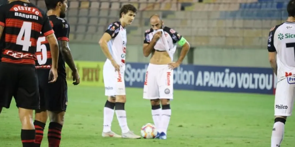 Time alvinegro reencontrou a vitória na Arena Baueri