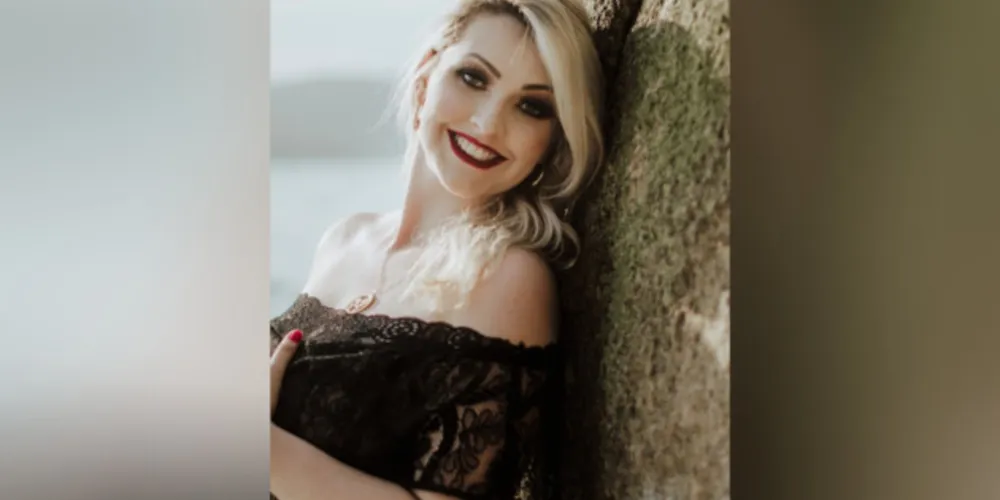 FELICITAÇÕES - A advogada Cynthia Blajieski de Sá Spósito será muito cumprimentada pela passagem de seu aniversário nesta quarta-feira (7).  Cynthia é formada há mais de 10 anos pela UEPG - especialista em direito e processo do trabalho, sócia e diretora da área trabalhista do escritório João Paulo Nascimento e Advogados Associados. Cynthia ao lado do seu marido Vinicius Spósito curte a maternidade ao lado as filhas Gia e Maya. Da coluna RC os votos de felicidades e sucesso