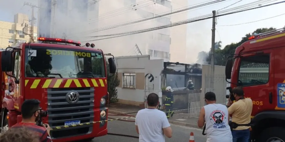 Imagem ilustrativa da imagem Incêndio destrói residência na Vila Estrela