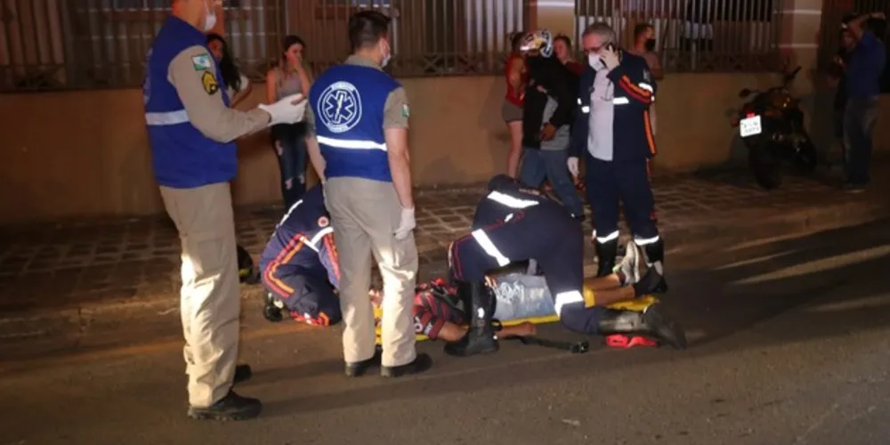 Motociclista sofreu traumatismo cranioencefálico e foi levado em estado grave ao HGU