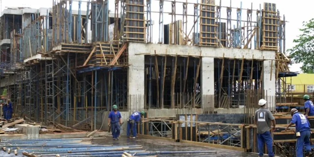 Os investimentos na construção civil tiveram alta de 2,7% no período, contribuindo para avanço de 8,5% no trimestre móvel. 