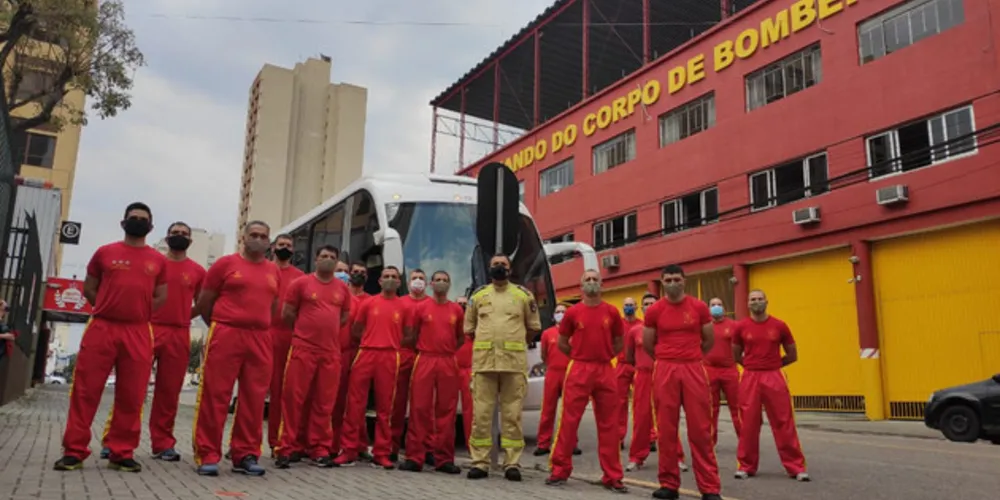 Um ônibus do Corpo de Bombeiros saiu de Curitiba nesta quarta-feira (07) com 35 bombeiros militares com destino ao Mato Grosso do Sul.