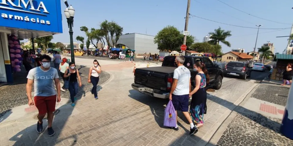 O local é mais conhecido popularmente como ‘novo calçadão’ e, apesar do nome, deverá ter fluxo normal de veículos após a conclusão das obras. Comerciantes da região têm dúvidas de como funcionará o fluxo dos veículos .