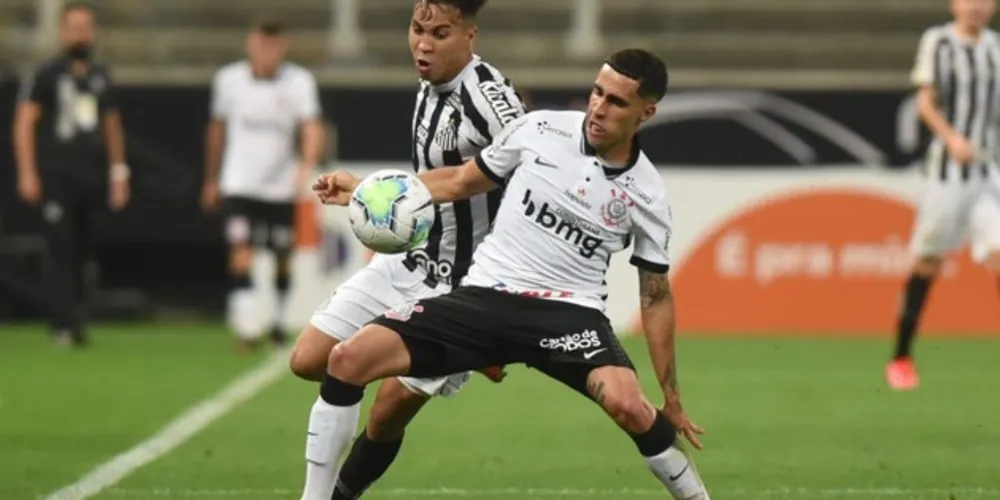 Apesar de o jogo ser na arena corintiana, o Santos é quem parecia jogar em casa, tamanha a facilidade com a qual se aproximava da área do Timão. 