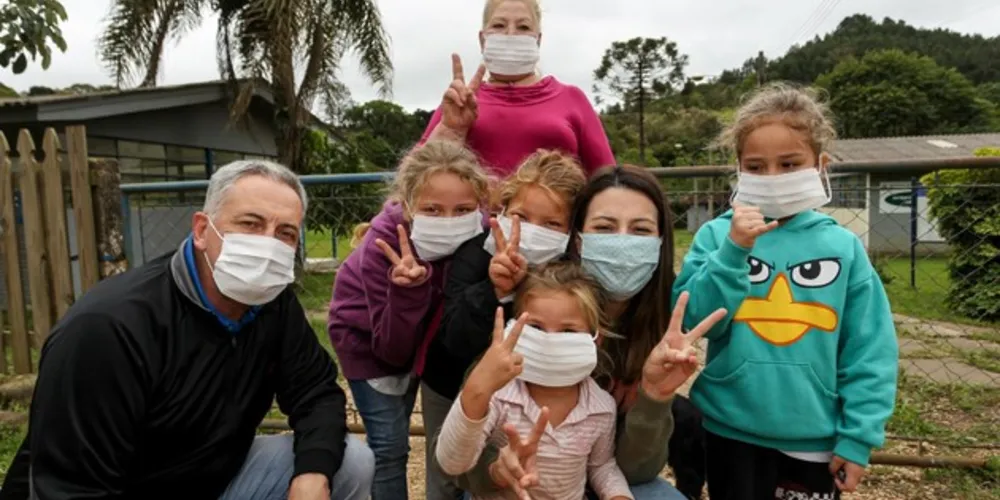 De acordo com a candidata, a discussão será feita com autoridades médicas, ouvindo a sociedade, os conselhos de pais, professores e profissionais da educação