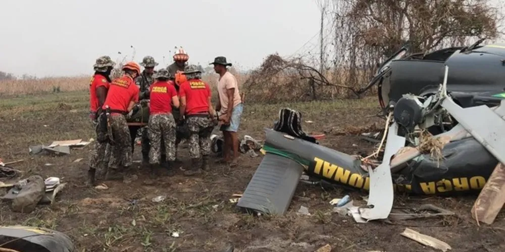 Um helicóptero da Marinha, que também participa do combate às queimadas, foi usado na operação. Um dos tripulantes teve uma fratura exposta na perna. 