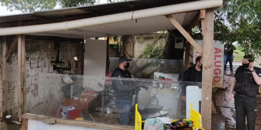 Três pessoas foram presas durante operação da Polícia Civil em Ponta Grossa nesta sexta