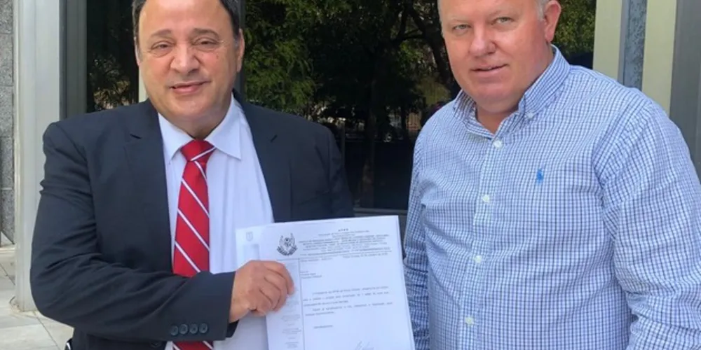  O projeto foi entregue a Bakri pelo Diretor de Administração e Finanças do Paranacidade Elizeu Chociai