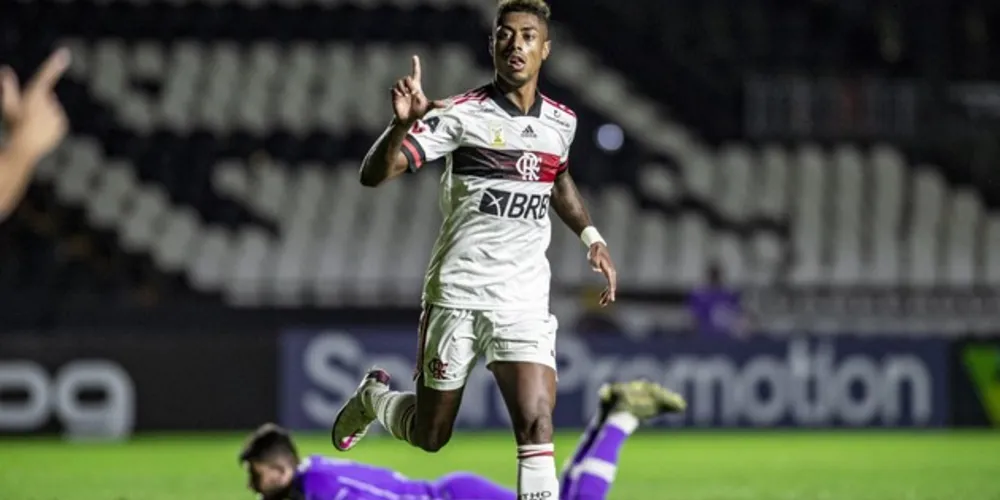 Bruno Henrique marcou o gol da virada rubro-negra em São Januário