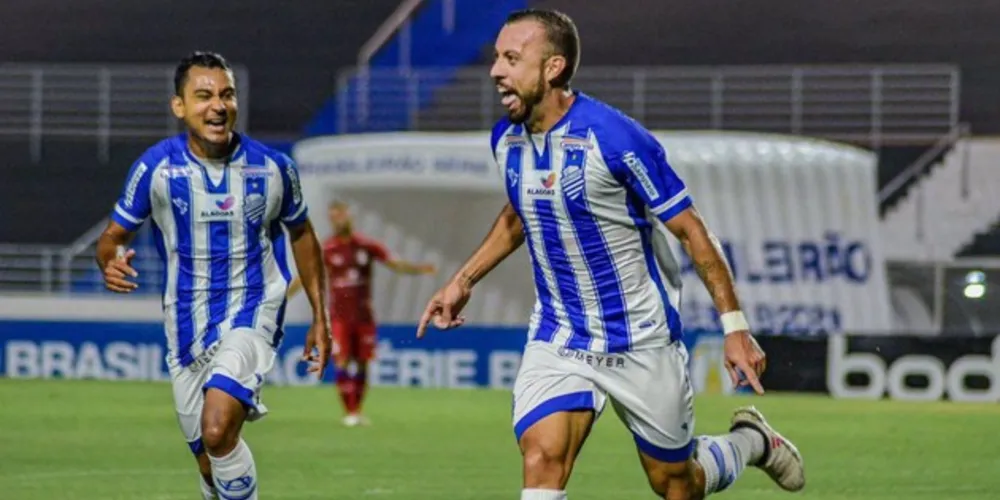 Vitória em casa foi a quarta do Azulão nas últimas cinco partidas