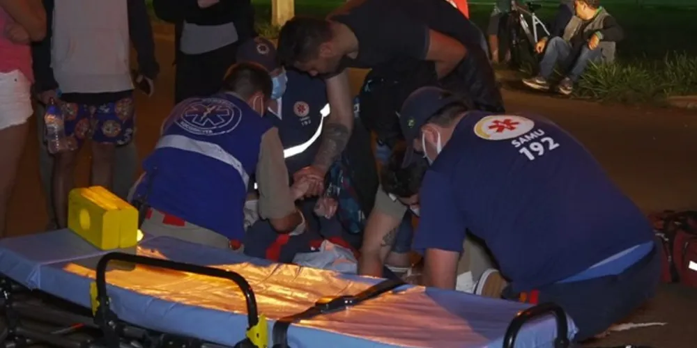 Vítima sofreu fratura exposta no tornozelo e também quebrou a perna com o impacto