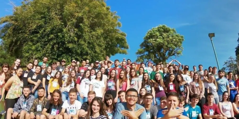 Treinamento de líderes sempre atrai muitos adolescentes