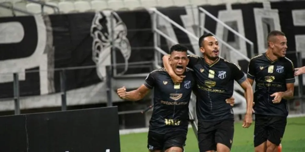 Gil, contra, e Fernando Sobral, fizeram para os donos da casa, enquanto Léo Natel fez para o time paulista. Vagner Mancini deve assumir ainda hoje o comando do Timão