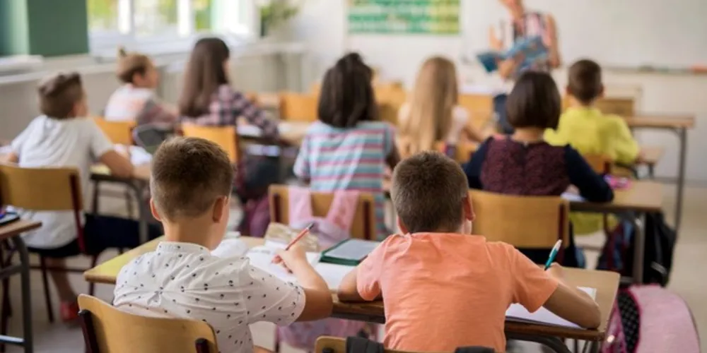 O guia define normas técnicas de segurança em saúde e recomendações de ações sociais e pedagógicas, que devem ser observadas pela comunidade escolar para um retorno seguro. 