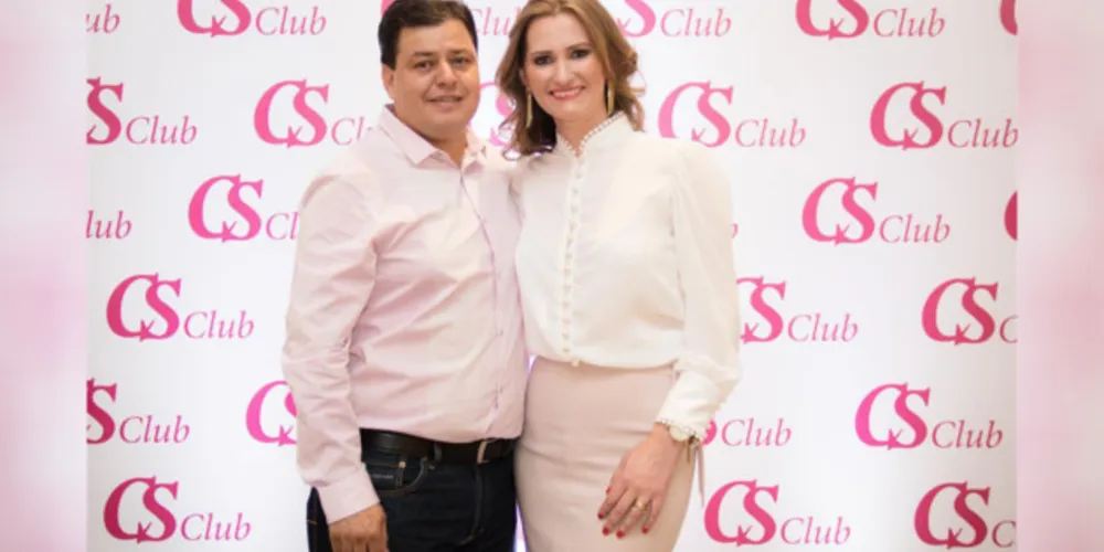 FELICITAÇÕES- A empresária Elaine Cristina Pontarolo Artero receberá as felicitações pela troca de idade nesta quarta-feira (14). No registro Elaine e seu marido Fabio Artero. Da coluna RC os votos de alegrias e sucesso