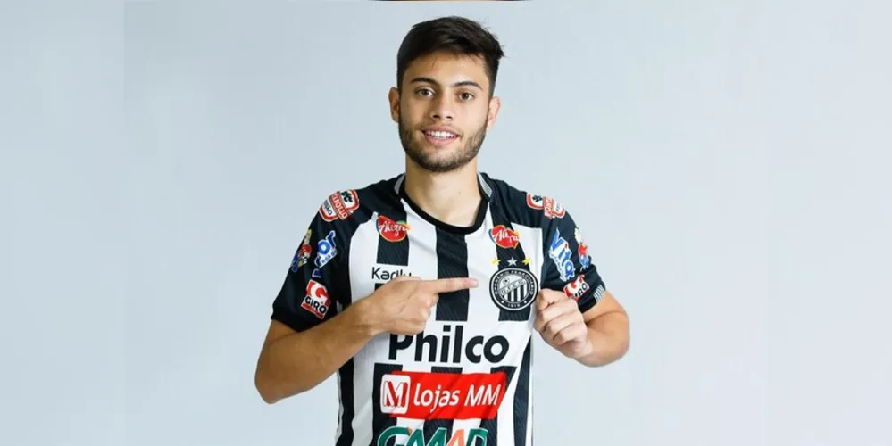 Atleta é formado nas categorias de base do Paraná Clube e estava no futebol português