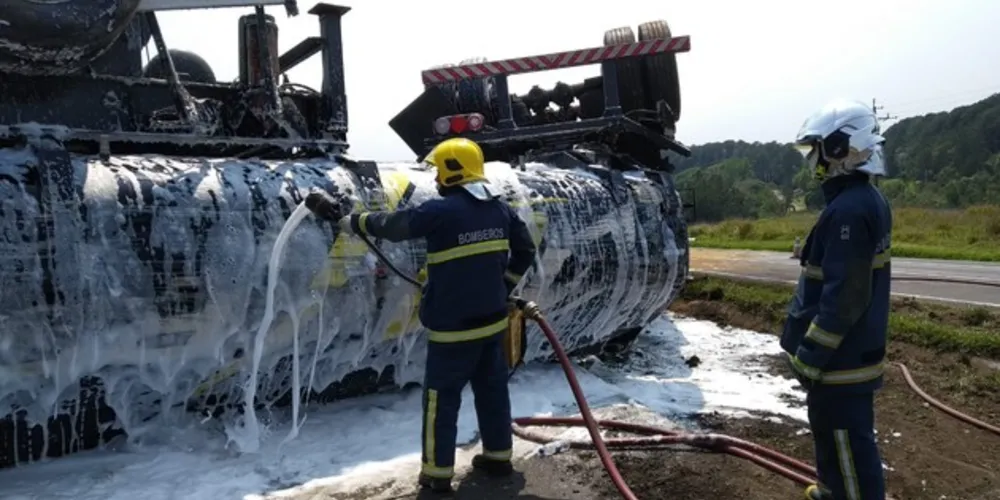 Imagem ilustrativa da imagem Bombeiros fecham rodovia de PG por existir risco de explosão