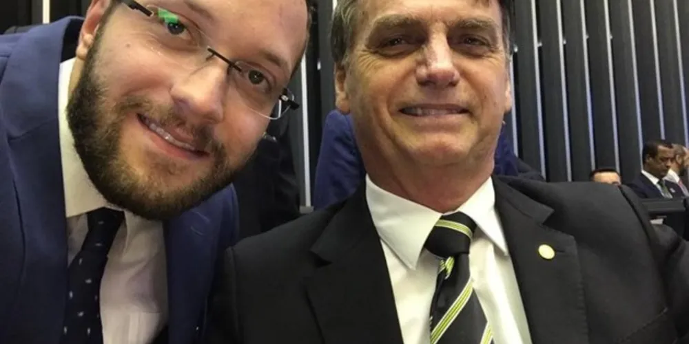 Imagem ilustrativa da imagem Bolsonaro vai condecorar Filipe Barros com ordem do Rio Branco