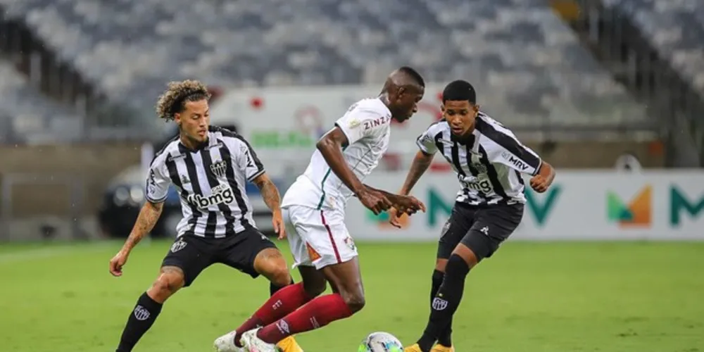 Galo pressionou até o fim do jogo, mas não conseguiu virar o placar