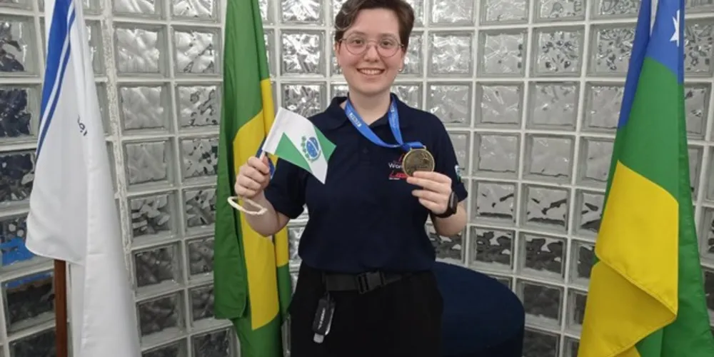Anne Louise foi convidada pelo Sistema Fiep para representar o estado na WorldSkills e contou com o treinamento do Senai e muito apoio da família. 