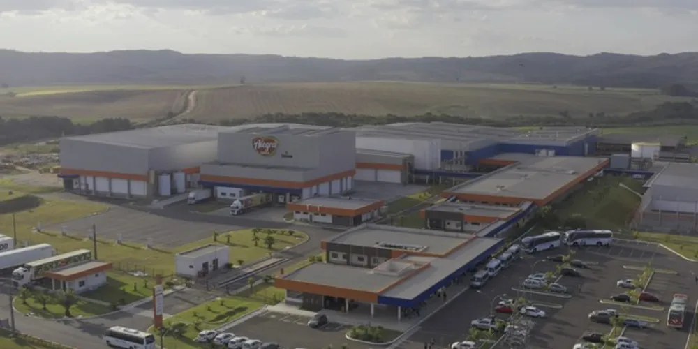 o Paraná, a indústria de produtos suínos Alegra contratou 130 colaboradores, além de uma equipe terceirizada focada nos cuidados com a Covid-19